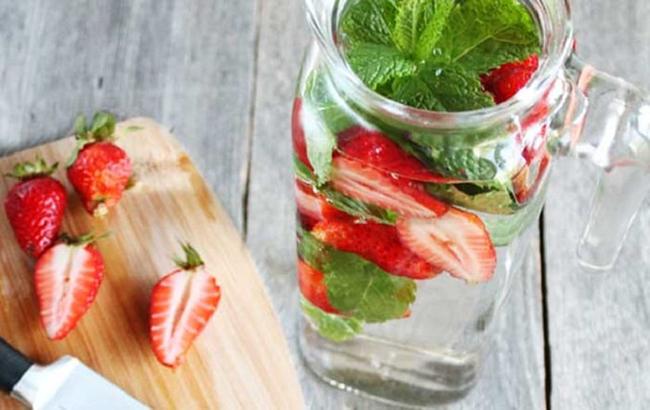 Drink detox strawberry, watermelon, and mint