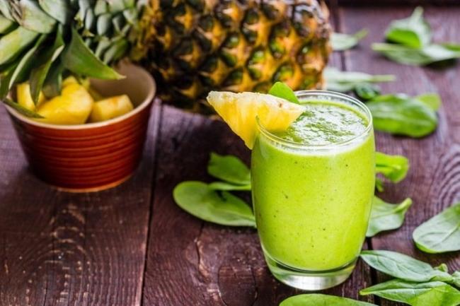 Formula weight loss with juice from pineapple, cucumber, and spinach.
