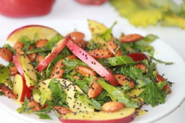 Salad with nuts chia just weight loss, but also beautify the skin.