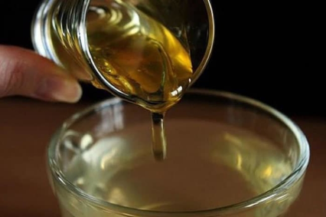 Does drinking honey with warm water gain weight?