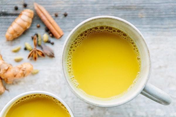 Lose weight with turmeric and warm water.