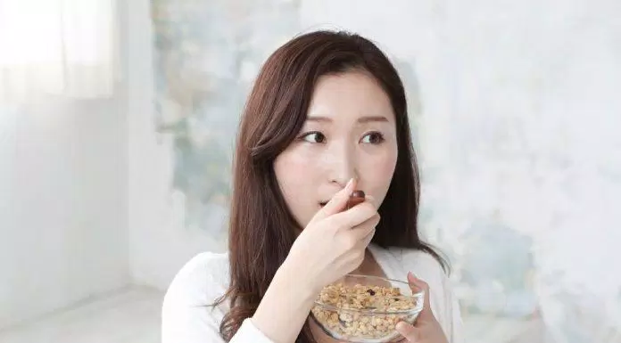 Eating oats helps to nourish beautiful skin