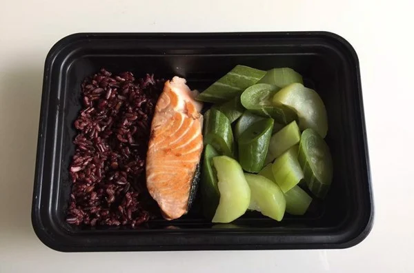 Brown rice, boiled salmon, and cucumber
