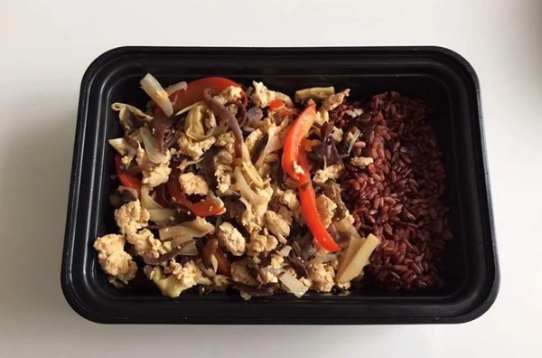 Brown rice and stir-fried chicken with chili, shiitake mushrooms, and mushrooms