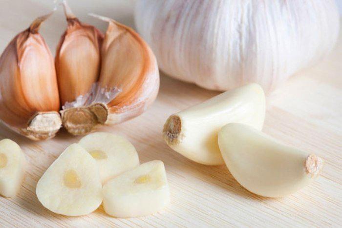Eating garlic is not good for treating eye diseases